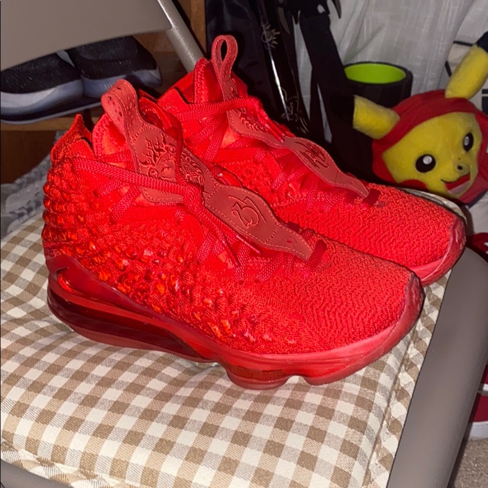 Lebron 17 red carpet